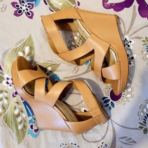 JESSICA SIMPSON tan wedges